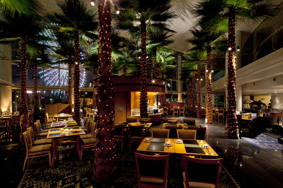 ybhtcafetosca_interior_1.jpg?
