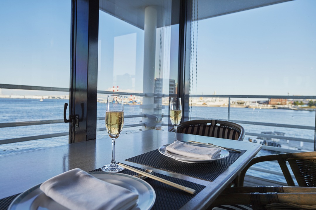 フローティングレストラン ピア21 ヨコハマ グランド インターコンチネンタル ホテル レストラン情報 Tablecheck