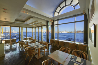 フローティングレストラン ピア21 ヨコハマ グランド インター