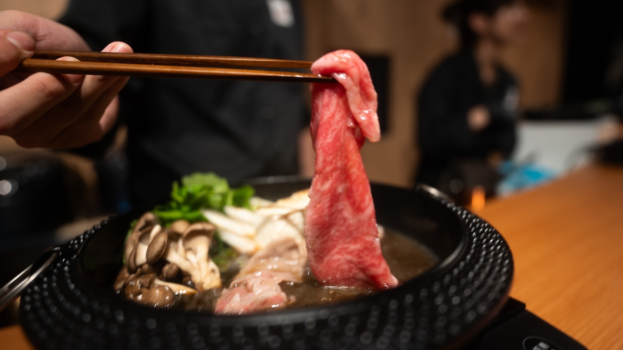 すきやき様 神戸牛 すき焼き・焼肉用（300g・冷凍）: あつめて、兵庫