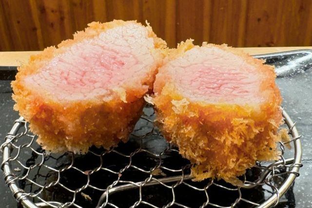 テーブル　￼トンカツ　さん　専用 Ginza Tonkatsu Saito - Restaurant Guide - TableCheck