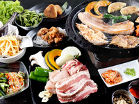 牛・豚・鶏　3種の プレミアムBBQコース（120分飲み放題付きL.O.90分）	