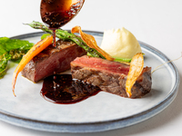 SEATED DINNER COURSE with Free Flow Package