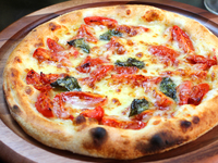 ローマ風パリパリピッツァ（マルゲリータ）