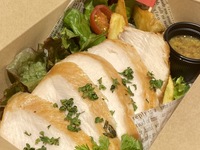 鶏むね肉のローストウイスキーハニーマスタードソース