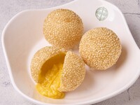 【TAKEOUT】カスタード胡麻団子