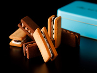 【要冷蔵】　SATSUKIレーズンサンド(8個入)￥3,132（税込）