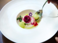 【5月限定ランチ～記念日や母の日に～】メインが選べるランチセット×エディブルフラワーデザート