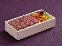 ステーキ弁当　お茶付き　