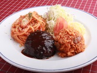 ハンバーグとナポリタンの盛り合わせランチセット（ドリンク付）