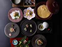 京鴨や京野菜など季節のお料理を堪能　スペシャリテから始まる全9品　季節の豆ちゃ会席【華】