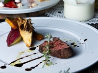 【2025クリスマスディナー】5席限定！・横並びのカウンター席！国産牛のローストなど全5皿