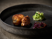 《オンライン予約特典あり》2階「DEK DINING」ディナーコース(10,000円)+乾杯用スパークリングワイン+ワイン1杯プレゼント