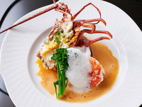 Kobe beef cow from Kawagishi ranch and "Ise shrimp" 39,000 yen course