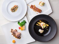 【週末限定】6,400円　至福のランチコース　乾杯スパークリングワイン付き