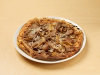 燦然生ソーセージとキノコのピザ　トリュフ風味　(小麦）