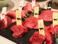 【キャビア乗せ肉寿司やお肉盛り合わせ13種　ランチEコース　￥4,000】