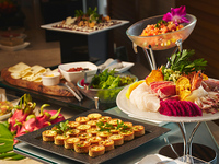 【12/31,1/1】New Year's Special Dinner Buffet with Free Flow Drinks—25,000 yen per adult