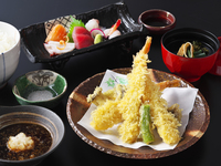 Shrimp tempura and sashimi set meal