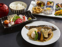 Set meal of two kinds of boiled fish and sashimi