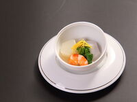 Seasonal Omakase Course 16,500 yen