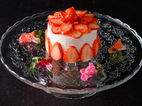 [Anniversary Plan A] 13,200 yen Dessert plate, special whole cake, and one drink service for a toast Perfect for an important celebration