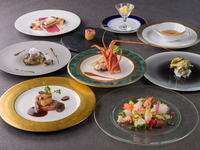 【ガストロノミ―】伊勢海老・鮑・松阪牛等と世界の食材を合わせた全9品の美食コース・テーブルチェック予約限定選べるワンドリンク付き