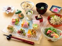 Kamakura Seasonal Taste - Irodori - 9 Kinds of Obanzai with 2 Kinds of Sashimi Set