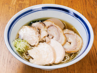 Speziell ausgewählte getrocknete Sardinen-Sojasauce-Soba