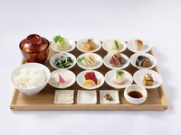 Lunch: Reservations for seats only (1-2 people)