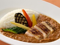 3.SOCO special tomato curry with Tajima chicken and summer vegetables