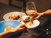 [Luxurious all-you-can-drink course] 6 dishes using luxurious ingredients, including our famous lobster pie and Japanese Black beef, plus free drinks. *Table seats only.