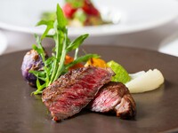 A 6-course meal featuring USDA Prime dry-aged beef fillet steak and Shimane Prefecture Matsunaga Farm sirloin steak as the main course with free flow including wine pairing