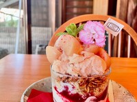 大人の桃白ワインコンポートパフェ