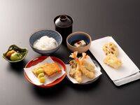 유익 점심 "꽃 웃음"