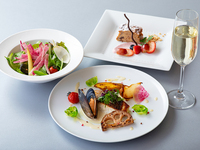 【平日ランチ】乾杯スパークリングワイン付き！プリフィクスランチ［ランチコース・全3品］