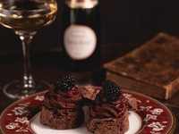 Seasonal scones/contents TBD (champagne set)