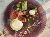 【お誕生日・記念日に】ドルチェ盛り合わせのプレートにお祝いのメッセージをお入れします