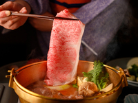 From 12/20 — Christmas Limited Sukiyaki & Shabu‑Shabu Kaiseki A ★ Includes a glass of sparkling wine for the toast ★ ￥44,000 ≪Savor luxurious ingredients: Yonezawa Beef A5 fillet — served as sukiyaki or shabu‑shabu≫