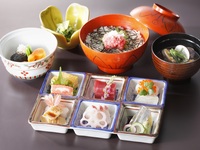Bowl of rice with Assorted Sashimi    Lunch Set 