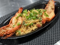 [煮熟的] 番茄奶油醬烤蝦通心粉