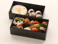 冬の焼魚二段弁当