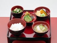 御霊倶膳（ごりょうぐぜん）