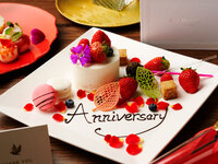 [Anniversary Plate] Anniversary option with a celebratory dessert plate and a single flower