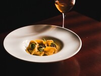 [Gourmand Course with Pairing] A gourmet course for you to enjoy seafood dishes and chef-selected meats, using seasonal ingredients, truffles, caviar, and other premium ingredients. 8 dishes in total + pairing