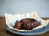 【テイクアウト】チョコレートバスクチーズケーキ