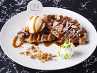 Fermented butter croffles - caramelized