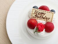 【CASUAL LUNCH＋アニバーサリーケーキ】お誕生日や記念日のお祝いにおすすめ！（平日）