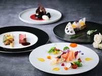 【CASUAL DINNER＋ホールケーキ＆乾杯酒付！】ご友人のお祝いやいつものデートをちょっと優雅に！（3/5～)