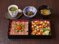 [Limited quantity] A luxurious two-tiered box of lean Wagyu beef steak and seafood bera chirashi sushi